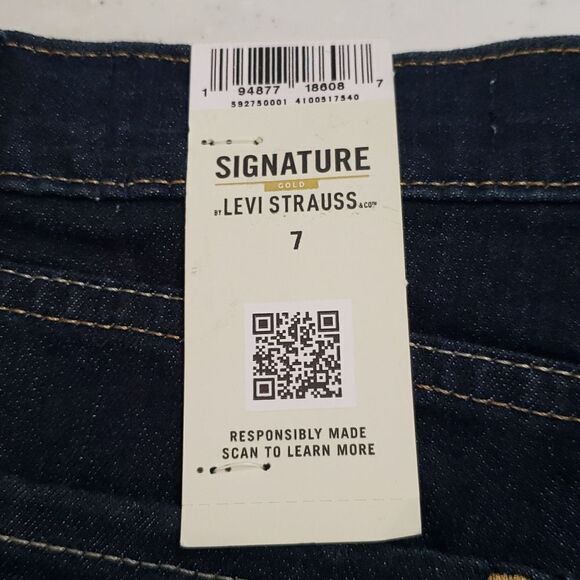 NWT Girls Signature Levi's GOLD Dark Wash Cuffed Bermuda Shorts Sz 7 - Picture 5 of 9